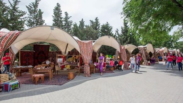 tent market