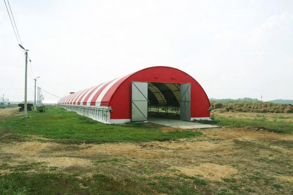 Livestock hangar